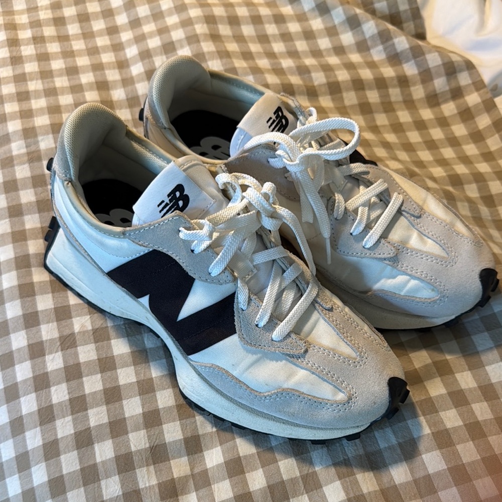 New Balance White & Navy Retro Runner Sneakers